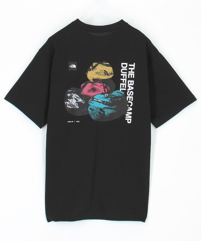 ショートスリーブベースキャンプダッフルグラフィックティー（ユニセックス）