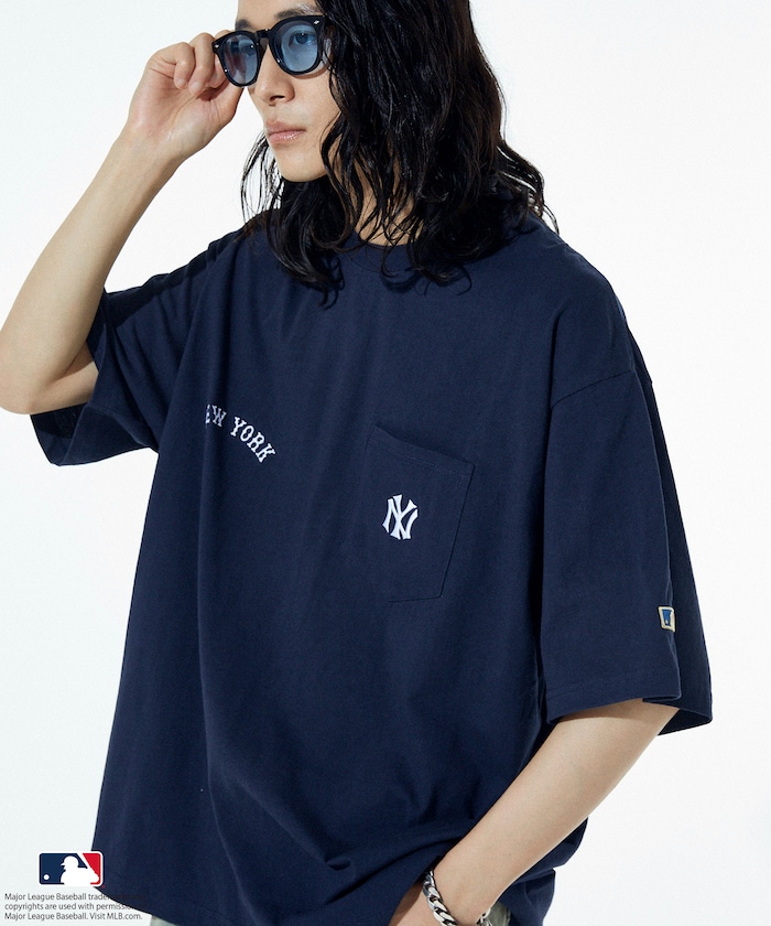 2025 Spring ＆ Summer ItemMLBロゴをあしらったポケットTシャツ 両胸のMLBロゴがコーディネートのアクセントに あると便利なポケット付きの実用性高いデザイン ほどよいリラック