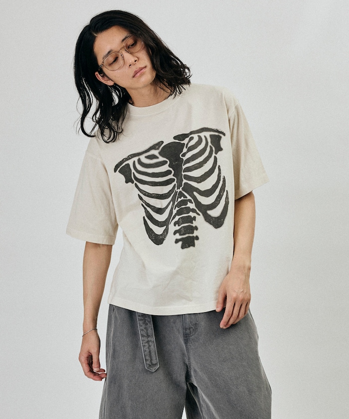 ボーンプリント パウダーブリーチ クルーネックTシャツ