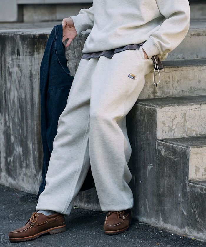 ビッグシルエット ダンボール ワンポイントロゴ スピンドル スウェットパンツ