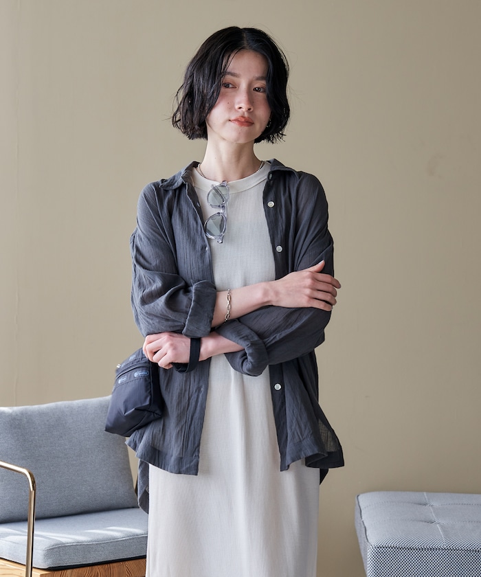 チャコールグレー：CHARCOAL