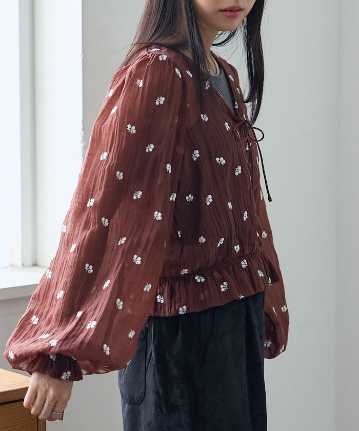 花刺繍 シアーブラウス