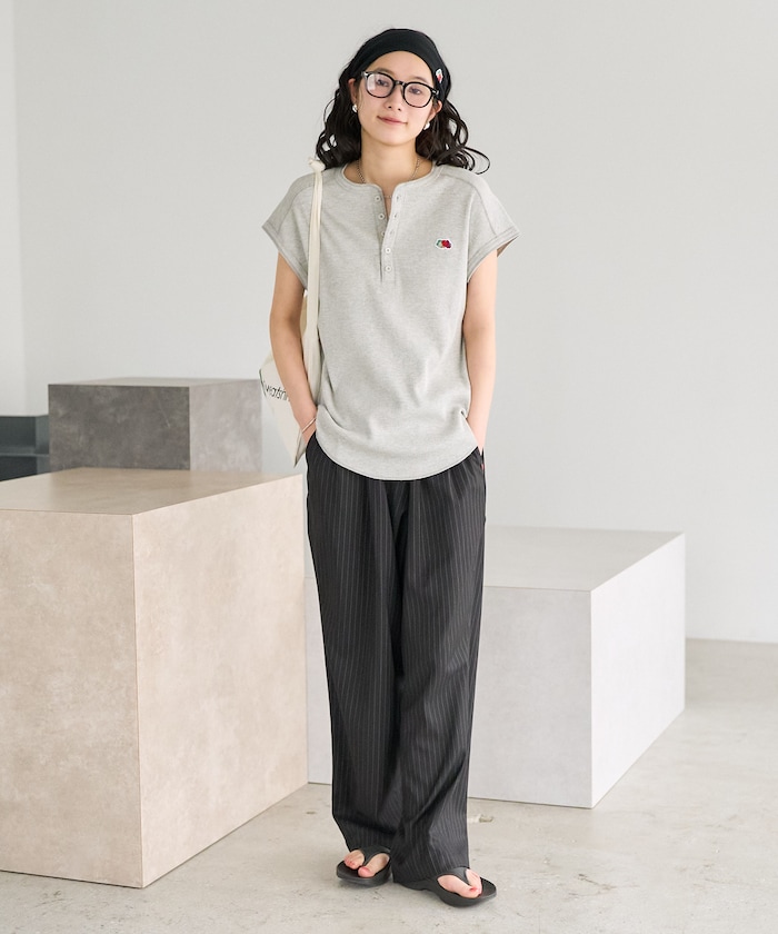 ライトグレー：ASH