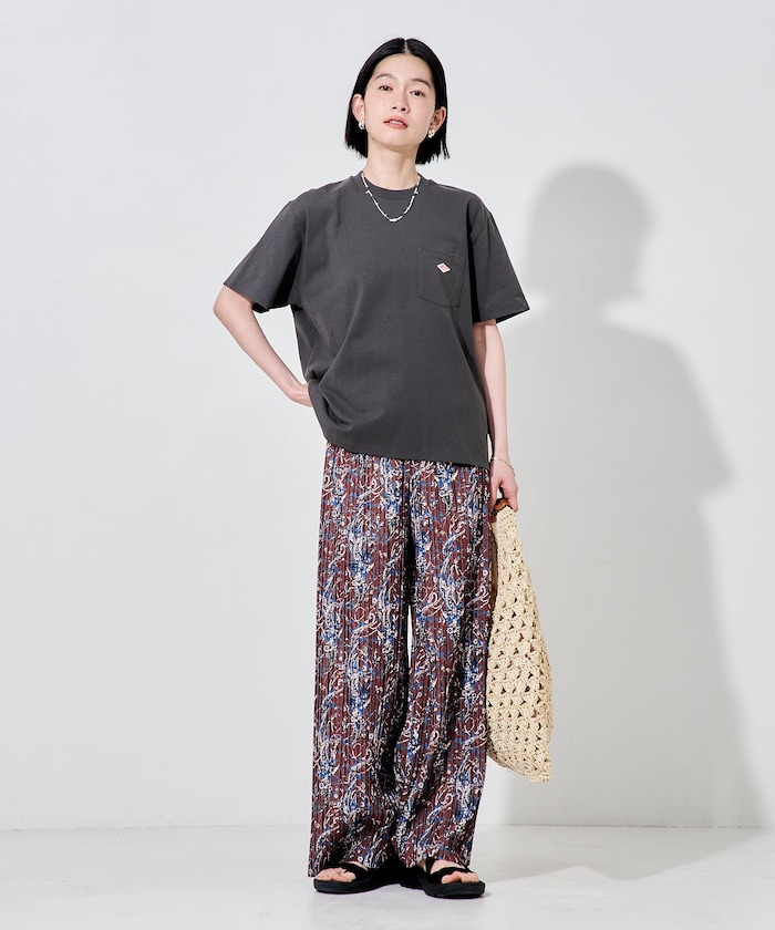 チャコールグレー：COAL GREY