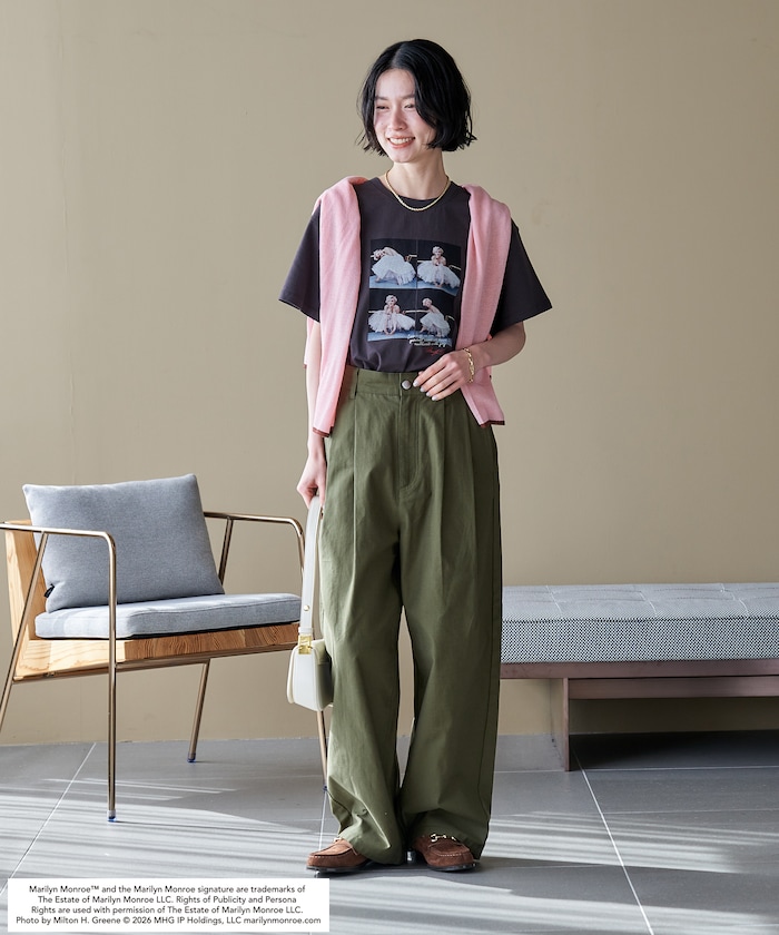 チャコールグレー：CHARCOAL