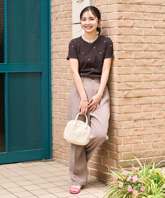 チャコールグレー：CHARCOAL