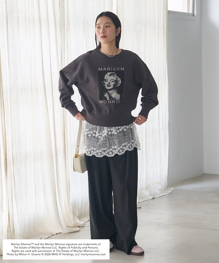 チャコールグレー：CHARCOAL