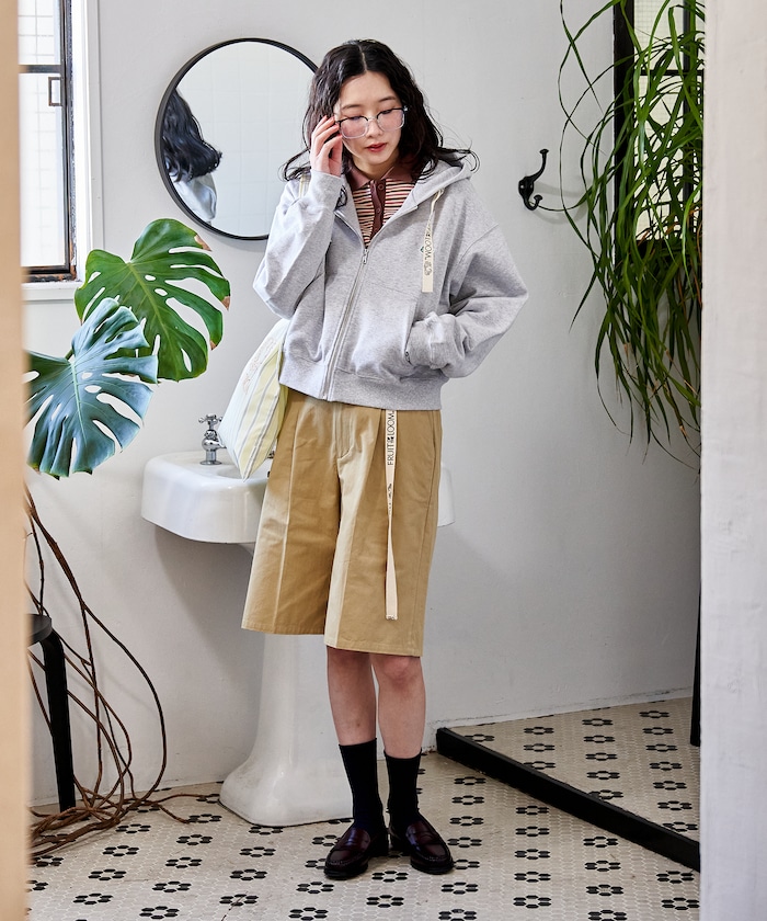 ライトグレー：ASH