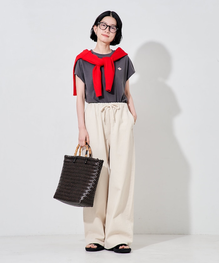 チャコールグレー：COAL GREY