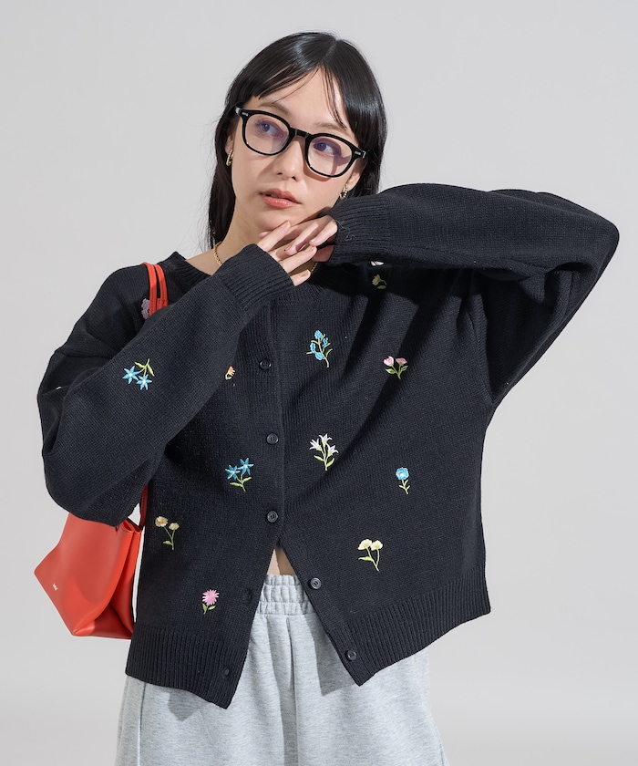 花刺繍 クルーニットカーデ