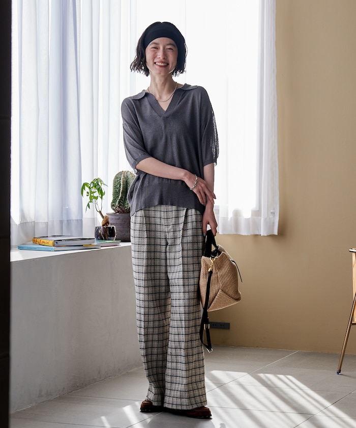 チャコールグレー：CHARCOAL