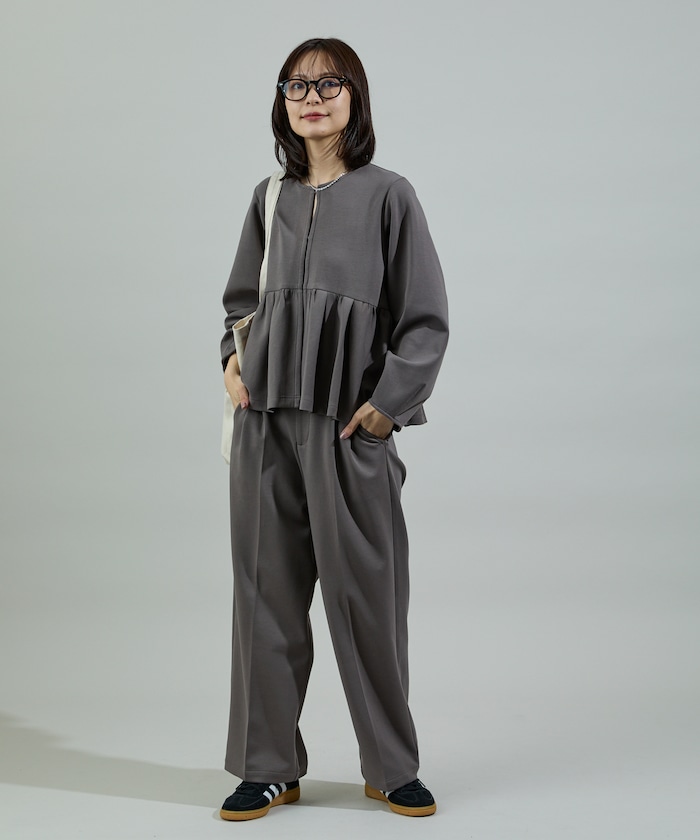 ダークグレー：GREIGE