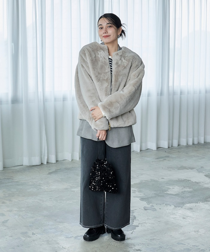 ライトグレー:L.GRY