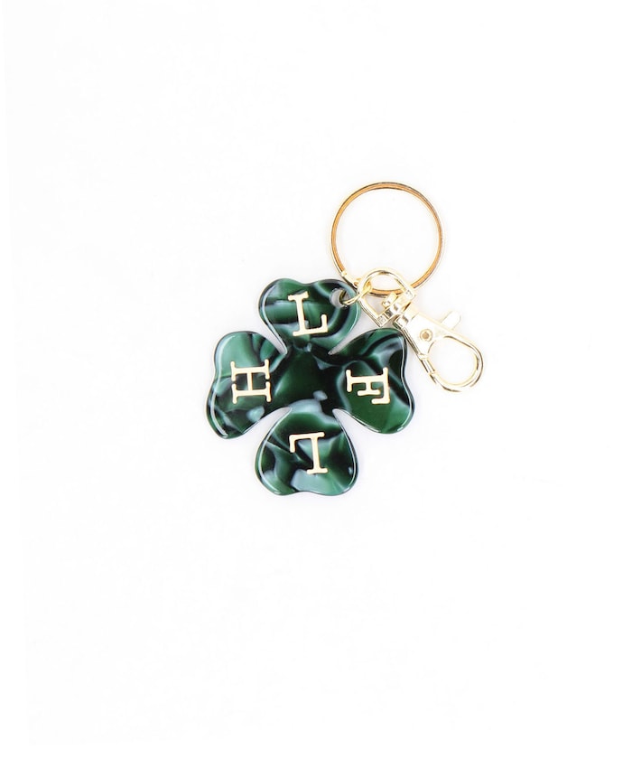 Amulet key chain (Clover)