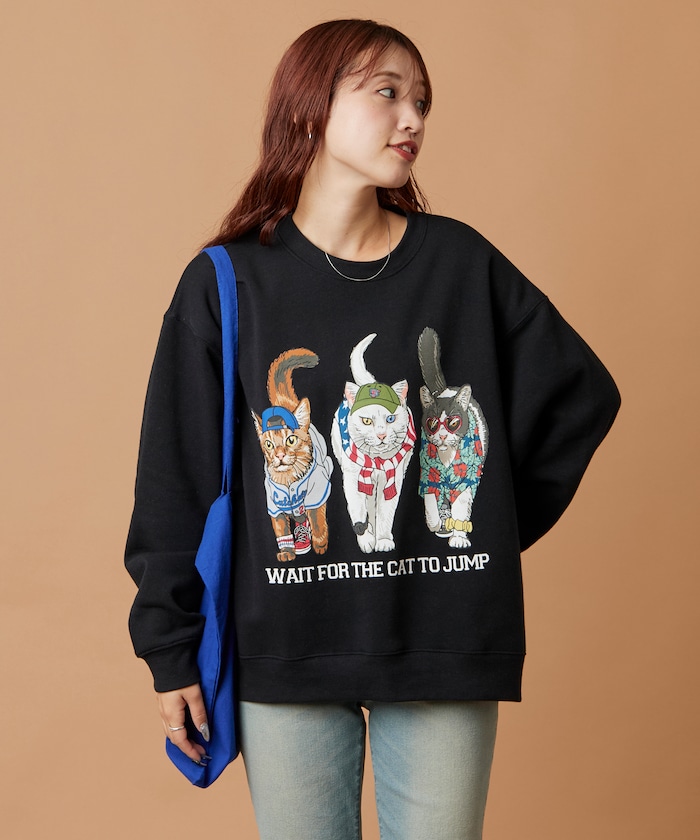 リラックスフィット 両面プリント クルーネック スウェット / THREE CATS 【限定展開】
