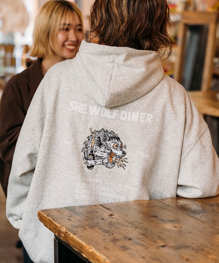 SHE WOLF DINER×FREAK'S STORE/シーウルフダイナー 別注 ビッグシルエット バック刺繍 パーカー/WOLF 【限定展開】