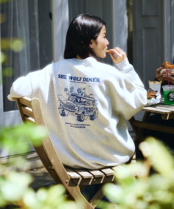 SHE WOLF DINER×FREAK'S STORE/シーウルフダイナー 別注 バックプリント スウェット/トレーナー 【限定展開】