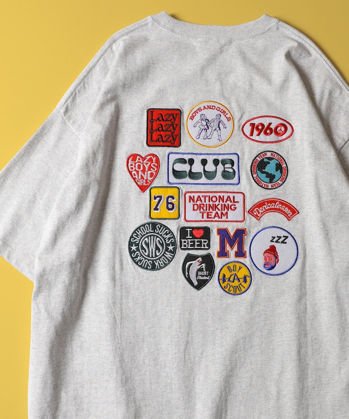 FREAK'S STOREのビッグシルエット バック刺繍 ランダムワッペンデザイン クルーネックTシャツ【限定展開】
