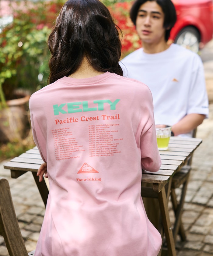 KELTY×FREAK'S STORE/ケルティ 別注 ビッグシルエット ツアーロゴ バックプリント クルーネックTシャツ 【限定展開】