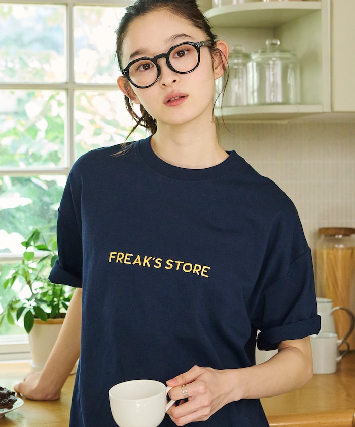 リラックスフィット 刺繍ロゴ クルーネック Tシャツ 【限定展開】