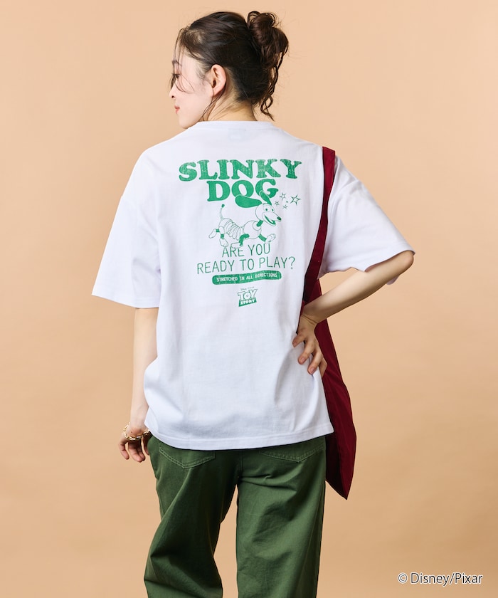 【TOY STORY/トイ・ストーリー】 別注 バックプリント クルーネックTシャツ / Slinky Dog 【限定展開】