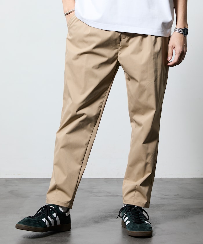 スリムテーパードシルエット ポリチノ イージーパンツ 【限定展開】