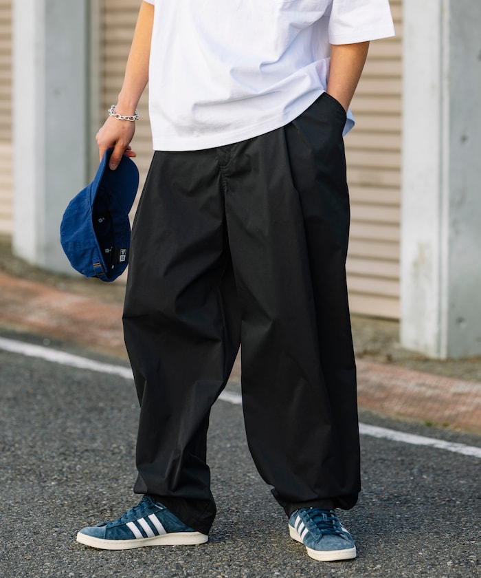 ワイドシルエット ダブルタック ポリチノ スラックス 【限定展開】