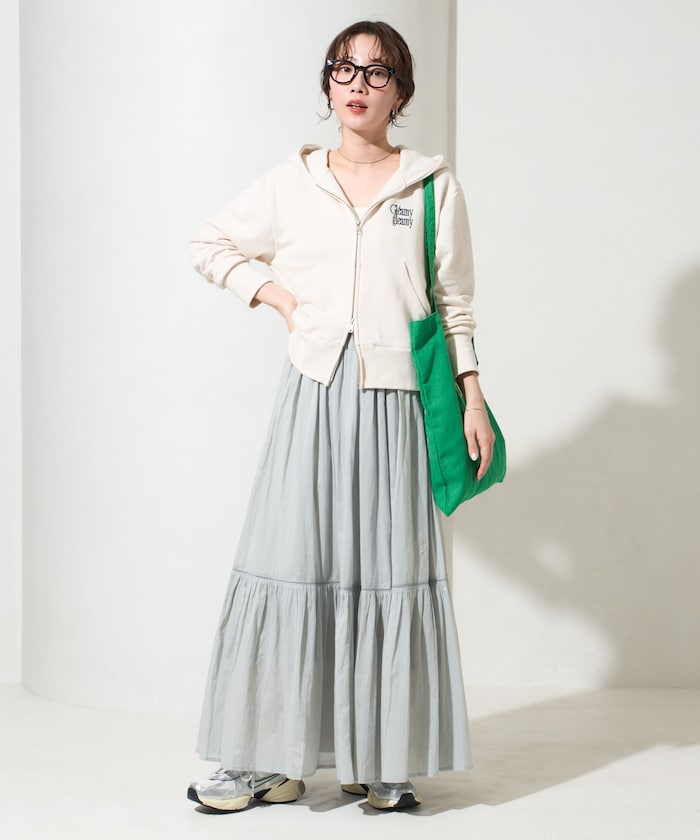 ライトグレー：アイスグレー