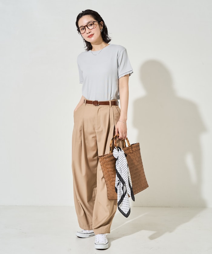 ライトグレー：アイスグレー