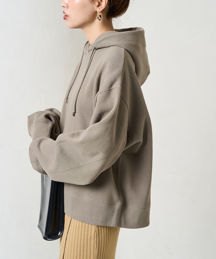 ベージュ：グレージュ