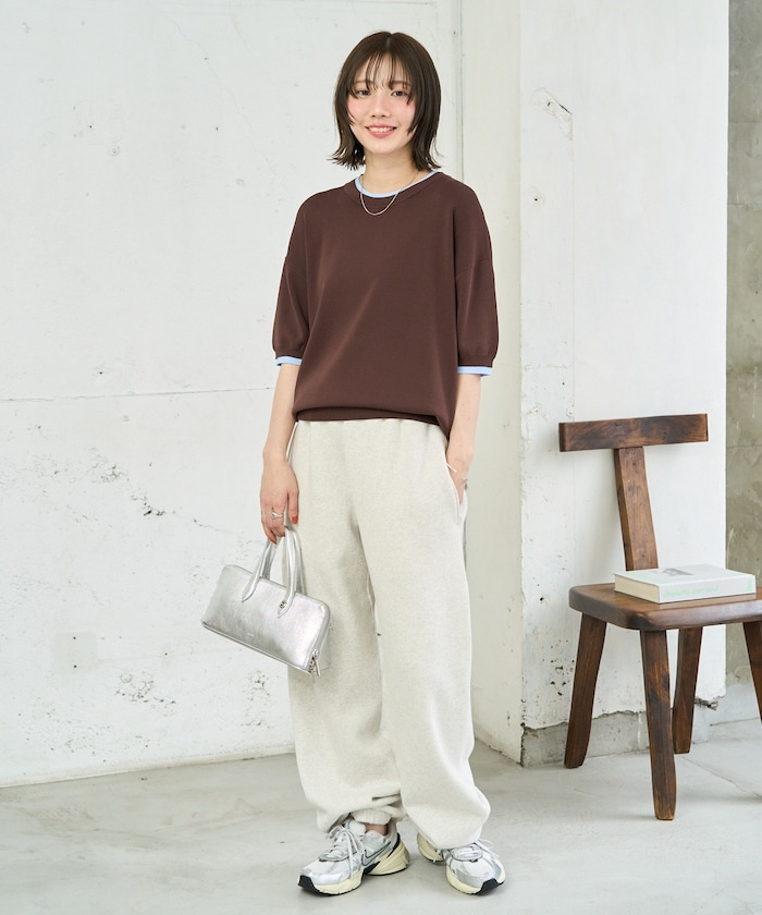 ブラウン：ブラウン×サックスブルー