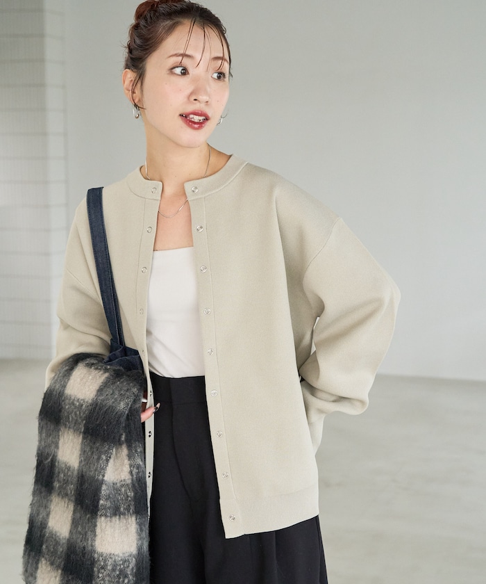 ベージュ：ライトベージュ