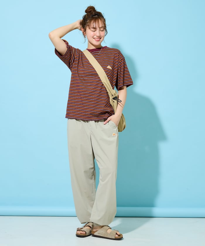 ライトグレー：ライトグレージュ