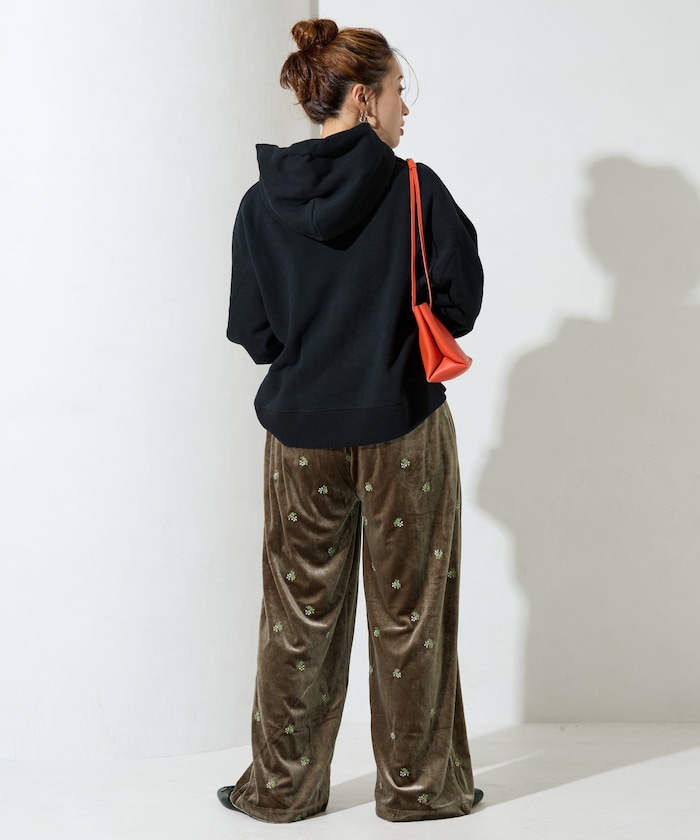 ベージュ：グレージュ