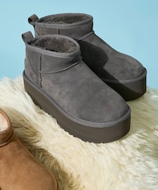 UGG/W CLASSIC ULTRA MINI PLATFORM（厚底ムートンブーツ）[6～8サイズ 