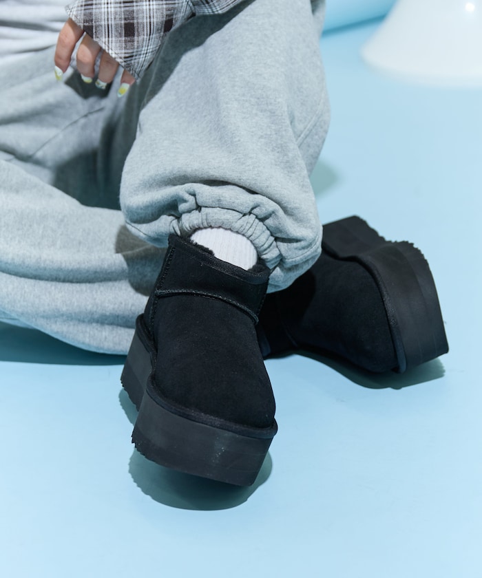 ブラック:BLACK
