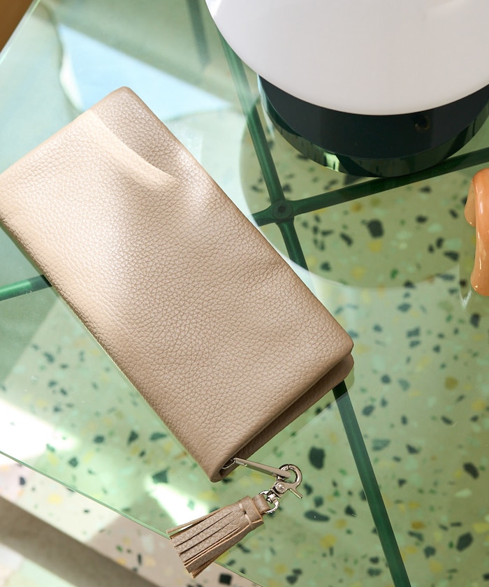 ベージュ：TAUPE