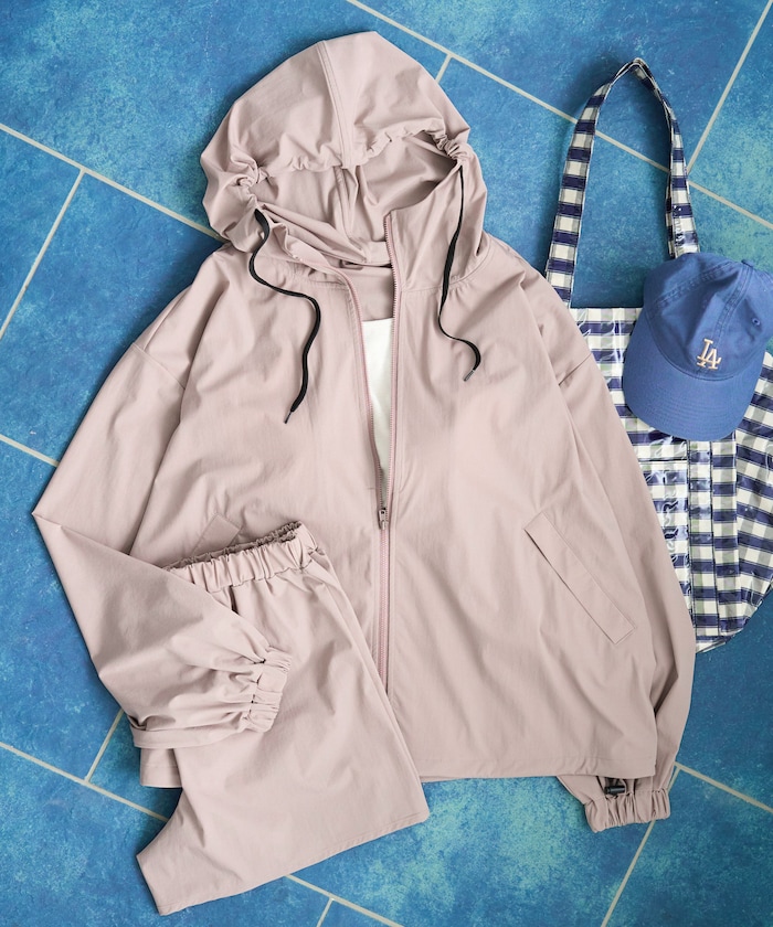 ライトピンク：ピンクベージュ