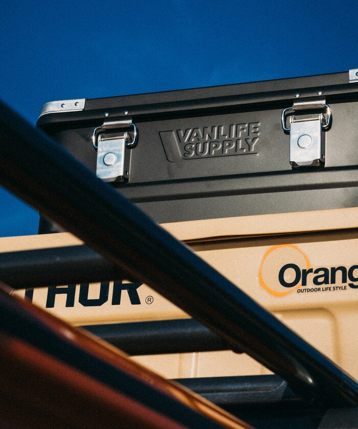 アウトドアにも収納にも、アルミコンテナアウトドアにも収納にも