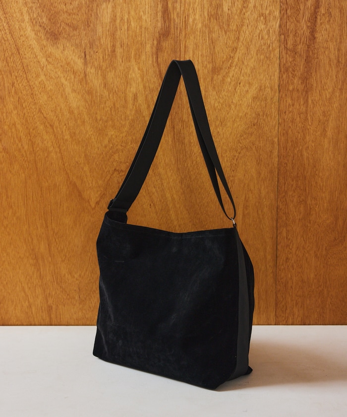 ブラック:BLACK