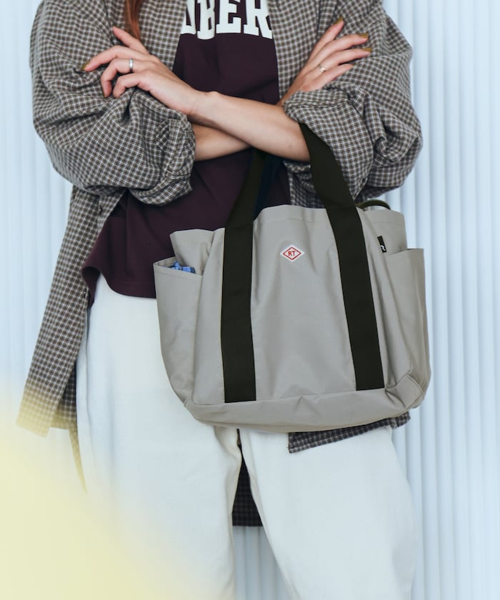 グレー:Gray