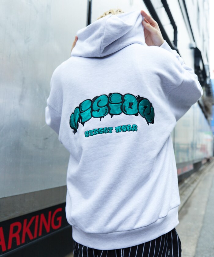 FREAK'S STOREの別注タギングワッペングラフィックパーカー【限定展開】