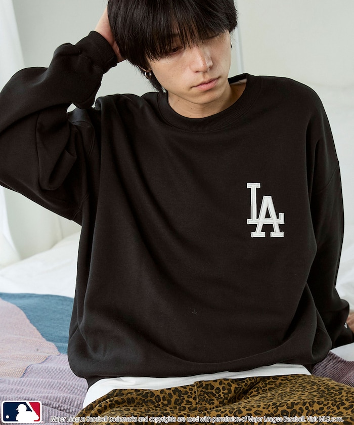 別注 MLB  裏起毛 クルーネック ロゴ スウェット　限定展開