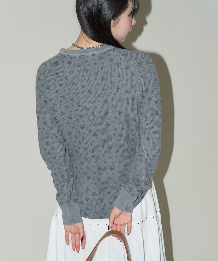 グレー：Gray