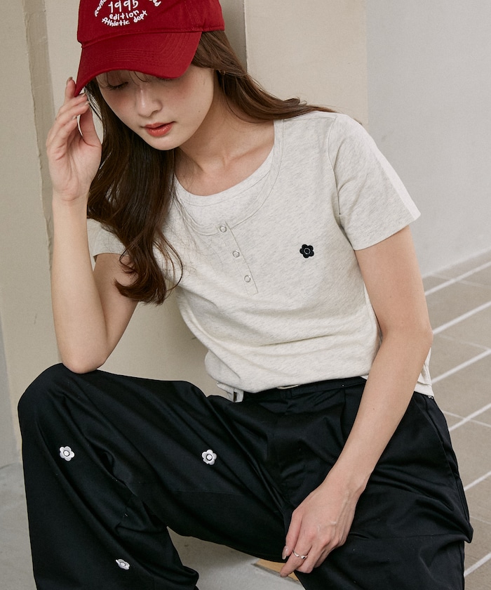 ライトグレー：アッシュグレー