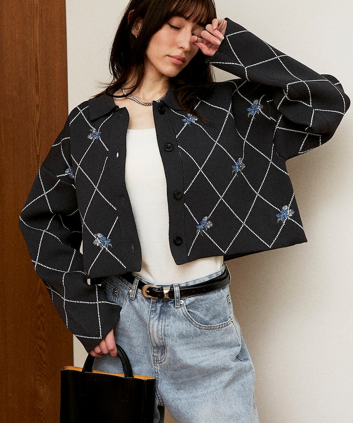 線画ダイヤ ＆ 花刺繍 ショート カーディガン　限定展開