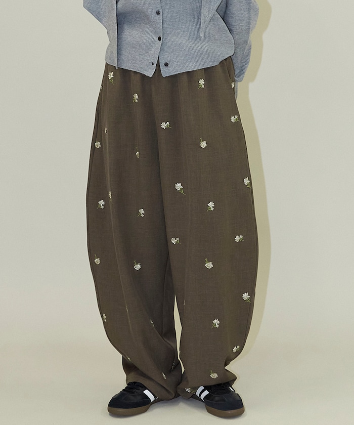 小花柄刺繍 コクーン イージーパンツ　限定展開