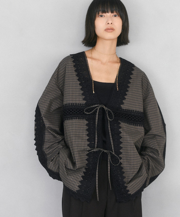 レース切替え Vネック シャツ【限定展開】