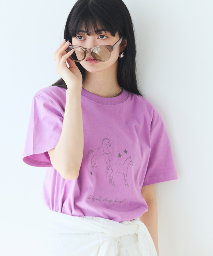 コンフォータブル ホースプリント クルーネック Tシャツ
