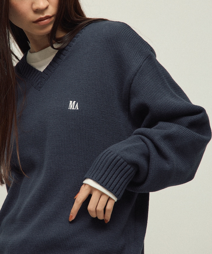 【10月10日12:00発売】MA ワンポイントロゴ刺繍 Vネックニット